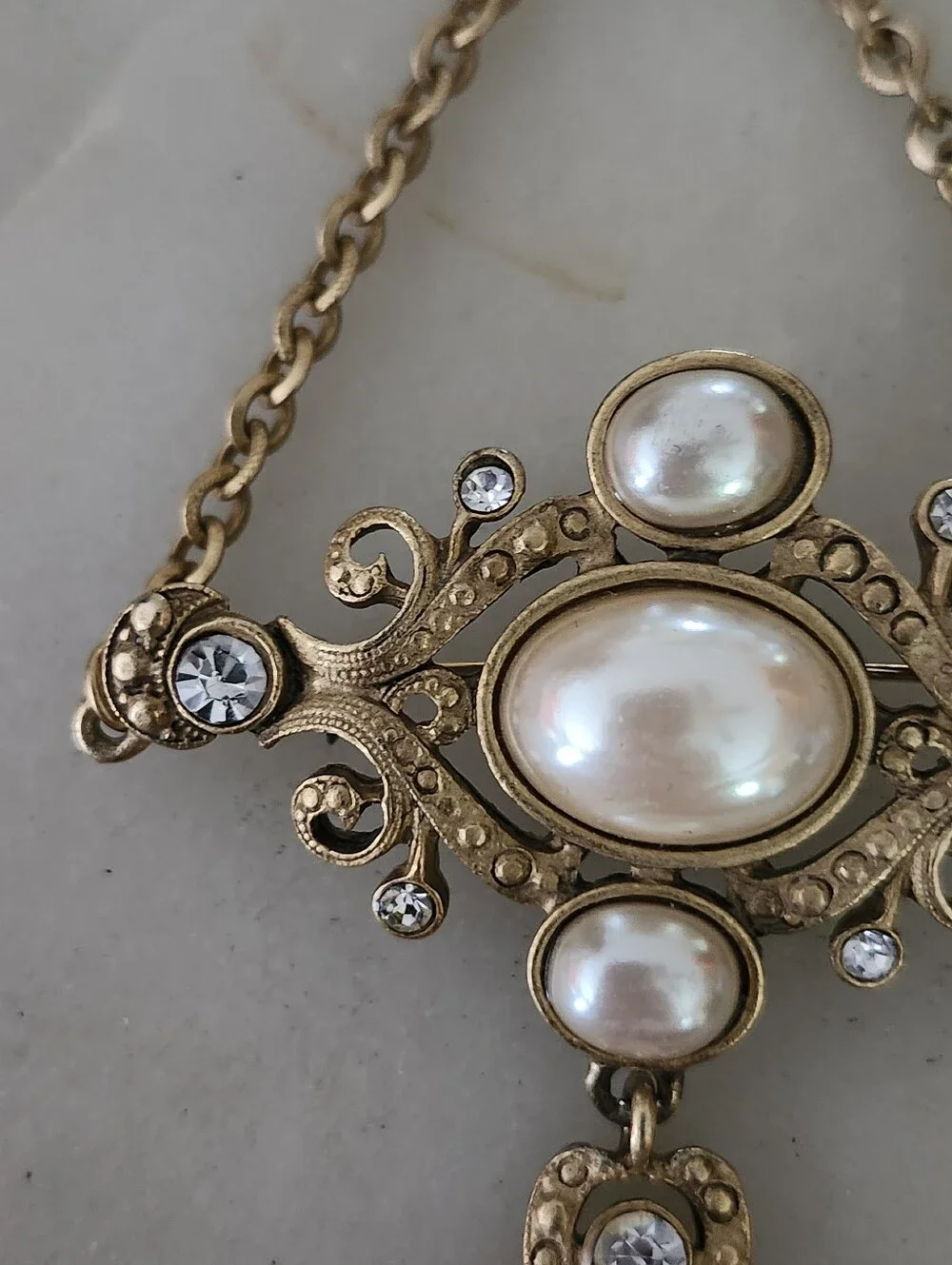 Stunning Gold-Tone Faux Pearl & Crystal Brooch with Chain